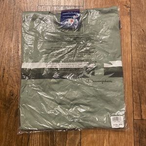 BRAND NEW Champion mens shirt